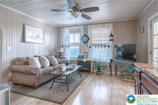 622 Scholl Avenue, Salisbury Twp, PA 18015