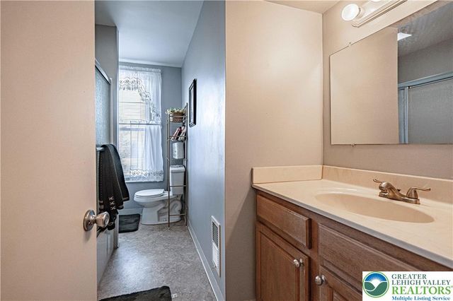 622 Scholl Avenue, Salisbury Twp, PA 18015