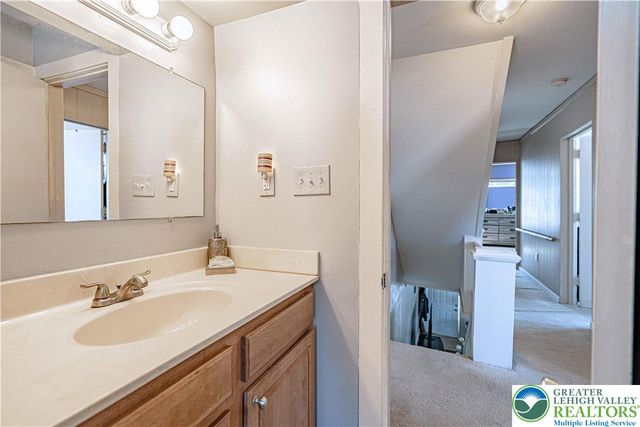 622 Scholl Avenue, Salisbury Twp, PA 18015