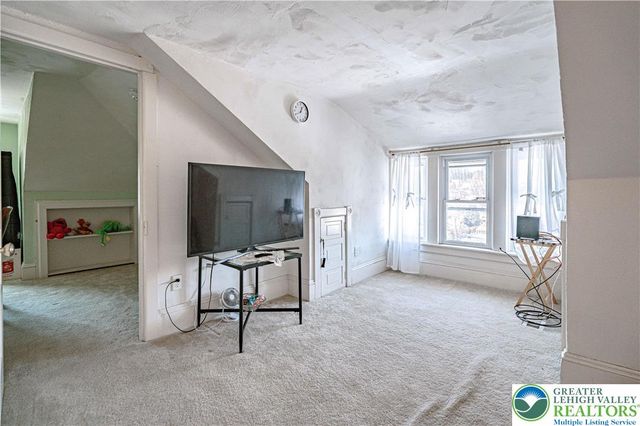 622 Scholl Avenue, Salisbury Twp, PA 18015