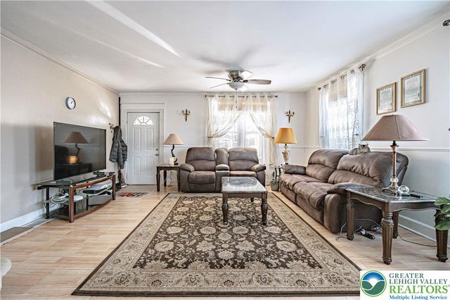 622 Scholl Avenue, Salisbury Twp, PA 18015