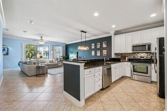 8061 PRESTBURY DRIVE, Orlando, FL 32832