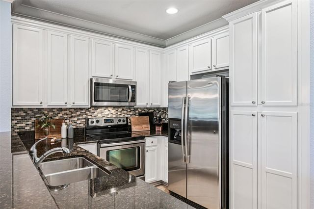 8061 PRESTBURY DRIVE, Orlando, FL 32832