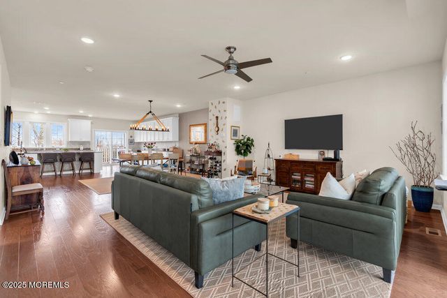 24 Lighthouse Pt Road, Highlands, NJ 07732