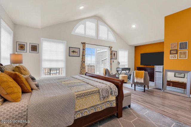 24 Lighthouse Pt Road, Highlands, NJ 07732