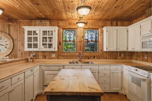 236 Crooked Lane, Blue Eye, MO 65611