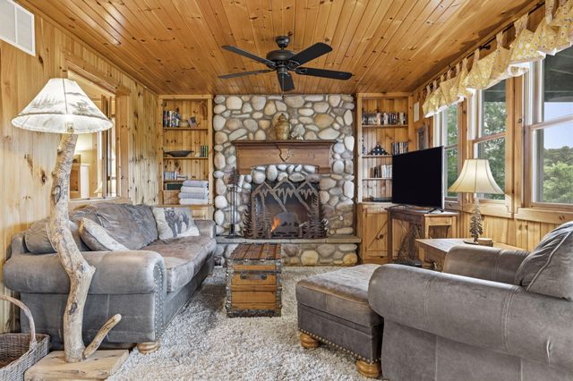 236 Crooked Lane, Blue Eye, MO 65611