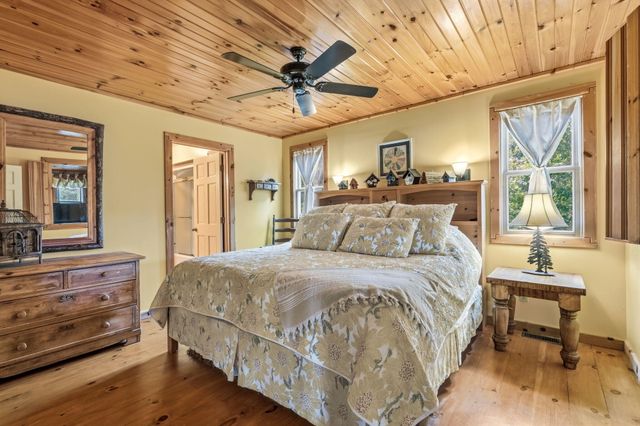 236 Crooked Lane, Blue Eye, MO 65611