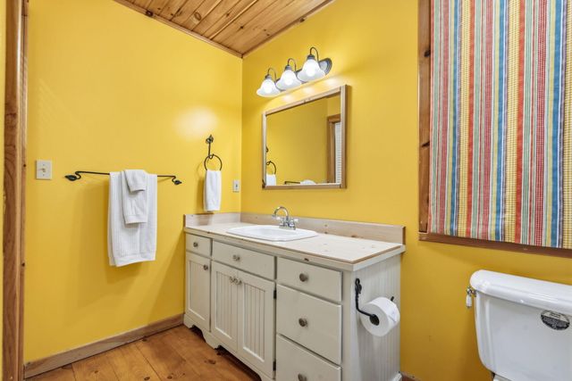 236 Crooked Lane, Blue Eye, MO 65611