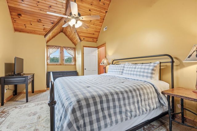 236 Crooked Lane, Blue Eye, MO 65611