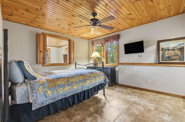 236 Crooked Lane, Blue Eye, MO 65611