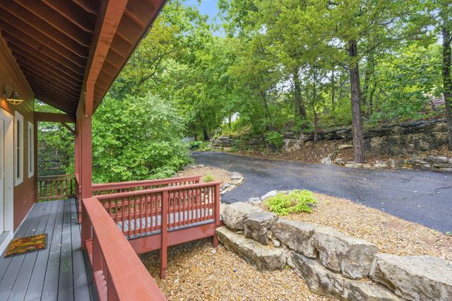 236 Crooked Lane, Blue Eye, MO 65611