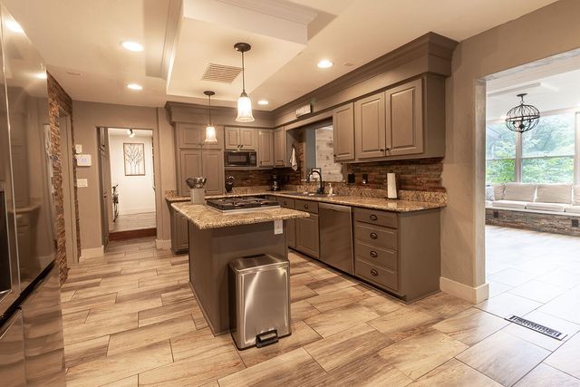 6700 S HILL CREEK RD, Columbia, MO 65203