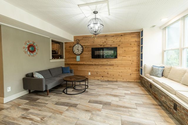 6700 S HILL CREEK RD, Columbia, MO 65203