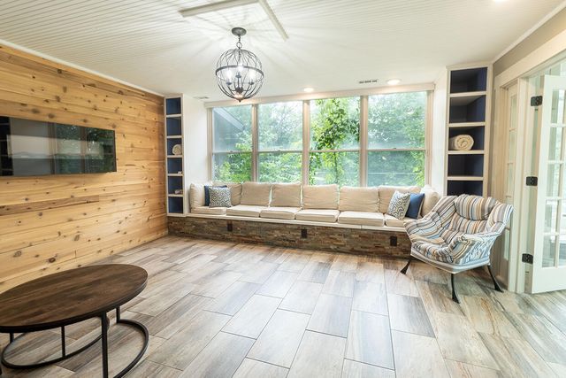 6700 S HILL CREEK RD, Columbia, MO 65203