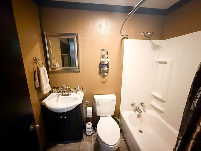 6700 S HILL CREEK RD, Columbia, MO 65203