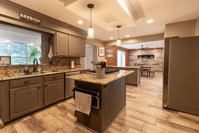 6700 S HILL CREEK RD, Columbia, MO 65203