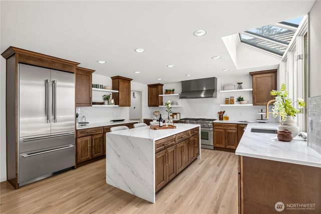9416 NE 25th Street, Clyde Hill, WA 98004