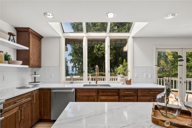 9416 NE 25th Street, Clyde Hill, WA 98004