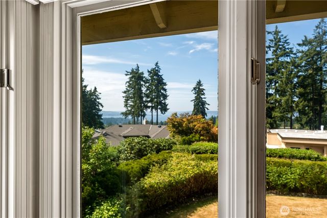 9416 NE 25th Street, Clyde Hill, WA 98004
