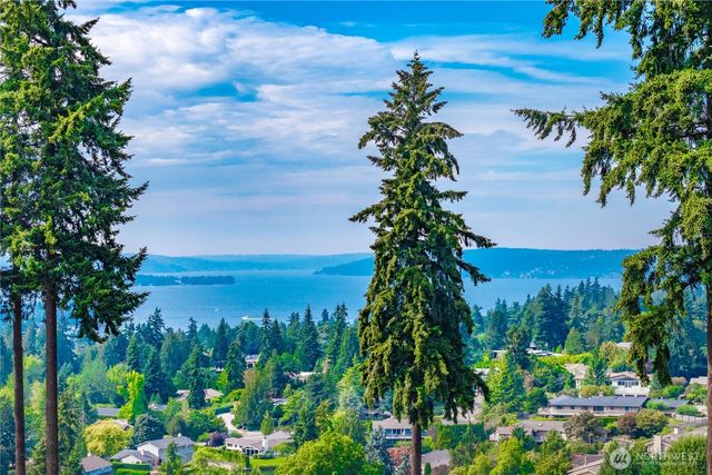 9416 NE 25th Street, Clyde Hill, WA 98004