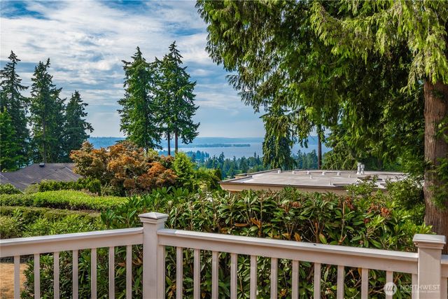 9416 NE 25th Street, Clyde Hill, WA 98004