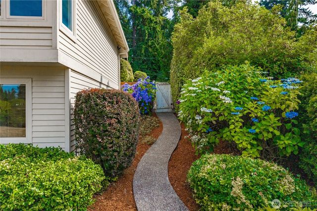 9416 NE 25th Street, Clyde Hill, WA 98004