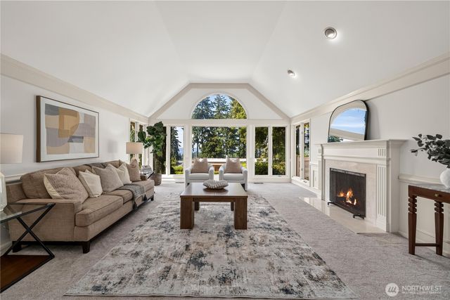 9416 NE 25th Street, Clyde Hill, WA 98004