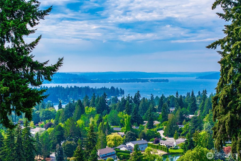 9416 NE 25th Street, Clyde Hill, WA 98004