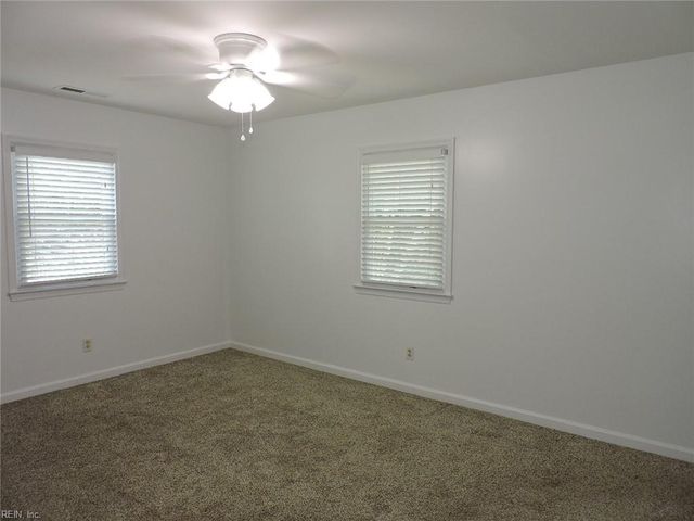 6972 Linda CIR, Hayes, VA 23072