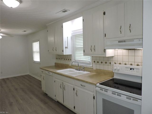 6972 Linda CIR, Hayes, VA 23072