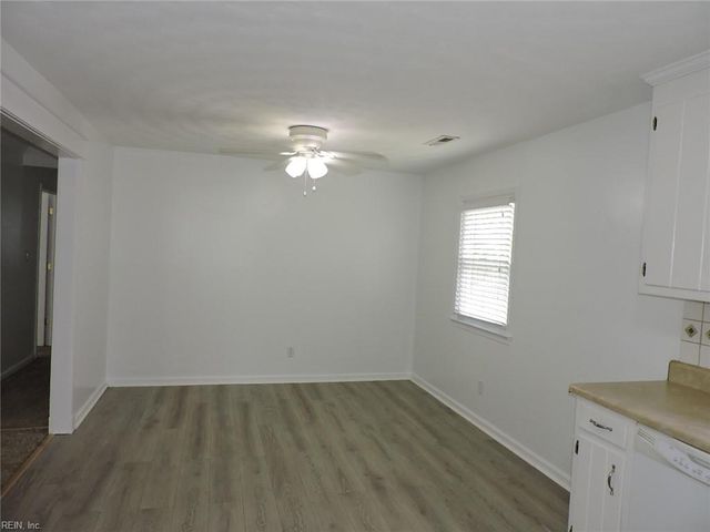 6972 Linda CIR, Hayes, VA 23072