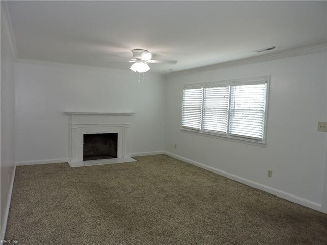 6972 Linda CIR, Hayes, VA 23072