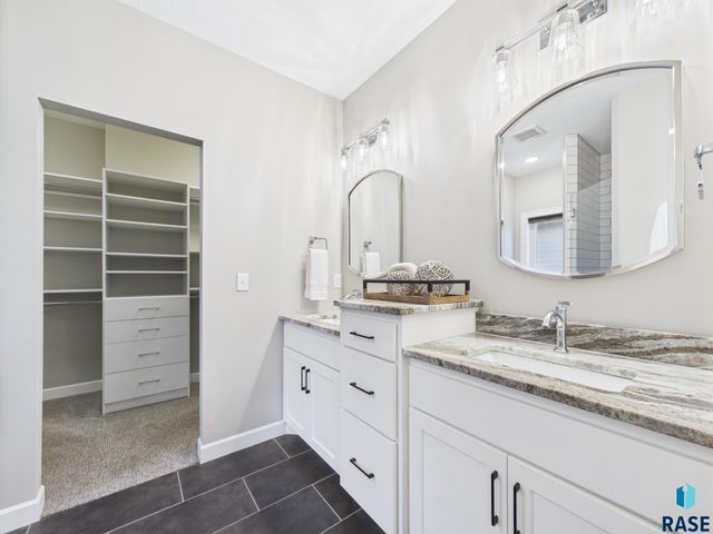 4205 S Poppies Ave, Sioux Falls, SD 57110