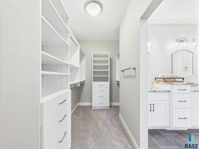 4205 S Poppies Ave, Sioux Falls, SD 57110