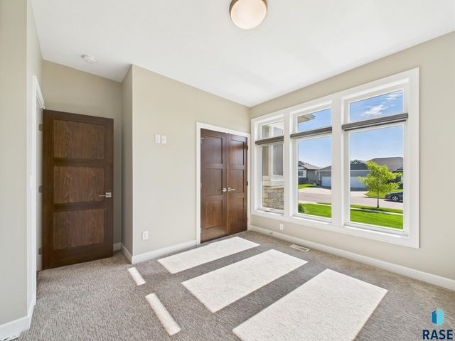 4205 S Poppies Ave, Sioux Falls, SD 57110