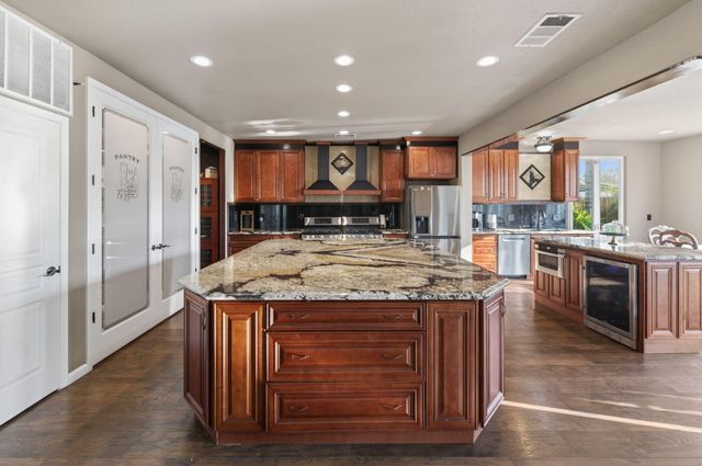 5733 W Babcock Avenue, Visalia, CA 93291