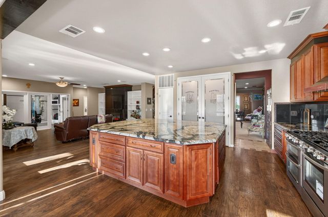 5733 W Babcock Avenue, Visalia, CA 93291