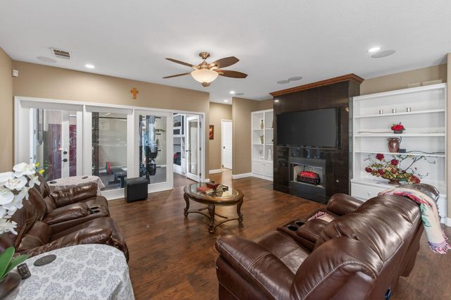 5733 W Babcock Avenue, Visalia, CA 93291