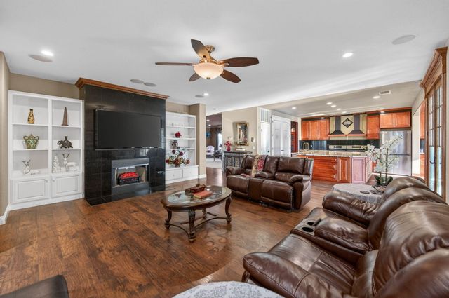 5733 W Babcock Avenue, Visalia, CA 93291