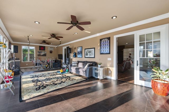 5733 W Babcock Avenue, Visalia, CA 93291