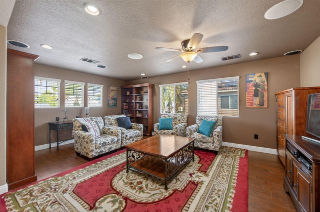 5733 W Babcock Avenue, Visalia, CA 93291