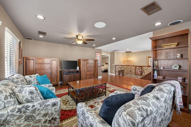 5733 W Babcock Avenue, Visalia, CA 93291