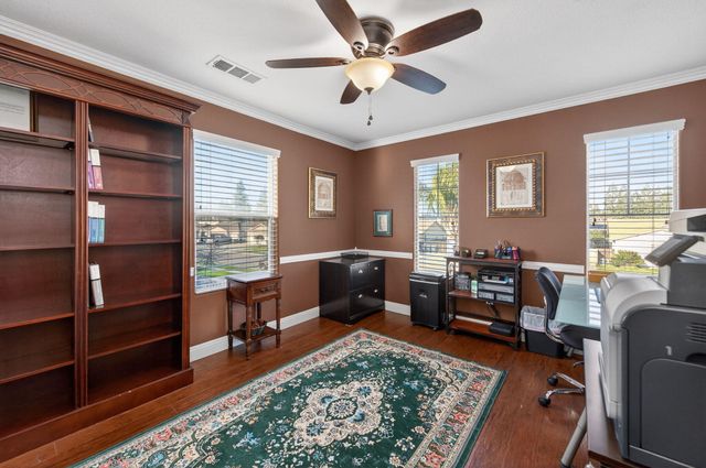 5733 W Babcock Avenue, Visalia, CA 93291