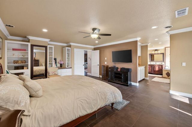 5733 W Babcock Avenue, Visalia, CA 93291