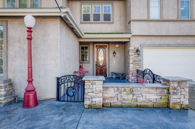 5733 W Babcock Avenue, Visalia, CA 93291