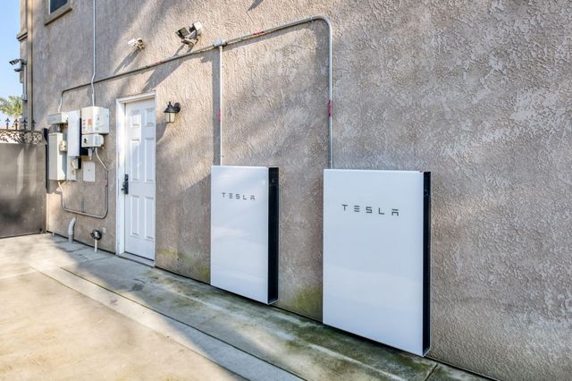 5733 W Babcock Avenue, Visalia, CA 93291