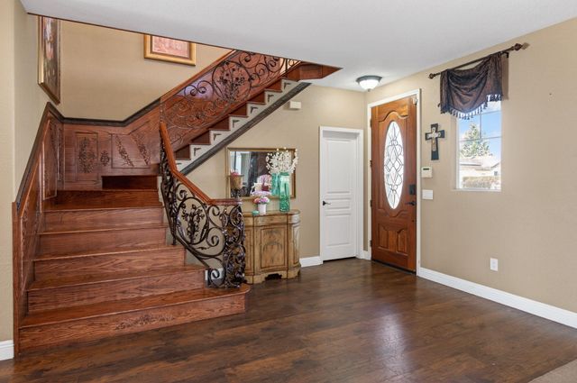 5733 W Babcock Avenue, Visalia, CA 93291