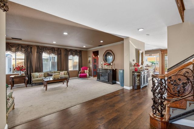 5733 W Babcock Avenue, Visalia, CA 93291