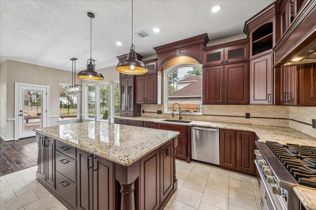 123 N Concord Forest Circle, The Woodlands, TX 77381